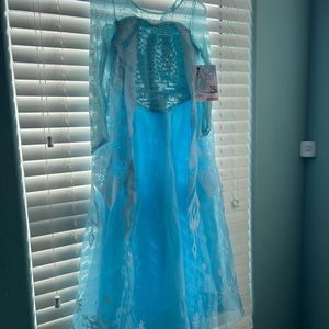 Elsa Halloween Costume - Size 7/8. Frozen Dress Up